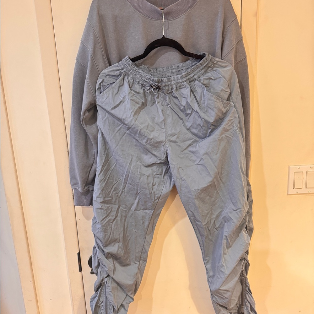 FREE PEOPLE Stylish Gray Women's Pants and Crewneck set